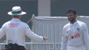 BAN vs PAK: ಶಕೀಬ್ ಅಲ್ ಹಸನ್ ನಡೆಗೆ ಮೈದಾನದಲ್ಲೇ ಛೀಮಾರಿ ಹಾಕಿದ ಅಂಪೈರ್