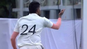 Duleep Trophy 2024: ಶಿಕ್ಷೆಗೊಳಗಾದರೂ ನಿಲ್ಲದ ಕೆಕೆಆರ್ ಬೌಲರ್ ಫ್ಲೈಯಿಂಗ್ ಕಿಸ್ ಸಂಭ್ರಮಾಚರಣೆ