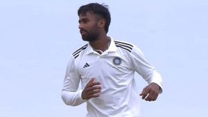 Duleep Trophy 2024: ಒಂದೇ ಇನ್ನಿಂಗ್ಸ್‌ನಲ್ಲಿ 7 ವಿಕೆಟ್‌ ಪಡೆದು ಯುವ ಸ್ಪಿನ್ನರ್ ದಾಖಲೆ