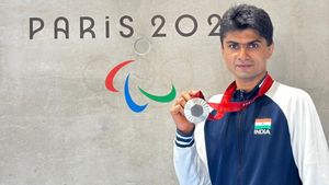 Paralympics 2024: ಬೆಳ್ಳಿ ಪದಕ ವಿಜೇತ ಕನ್ನಡಿಗ ಐಎಎಸ್ ಅಧಿಕಾರಿ ಸುಹಾಸ್ ಯತಿರಾಜ್ ಯಶೋಗಾಥೆ ಏನು ಗೊತ್ತೇ?