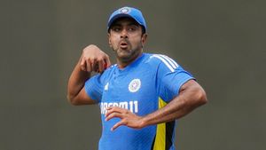 R Ashwin: ವಾಂಖೆಡೆಯಲ್ಲಿ ಚರಿತ್ರೆ ಸೃಷ್ಟಿಸುವ ಹೊಸ್ತಿಲಲ್ಲಿ ಅಶ್ವಿನ್