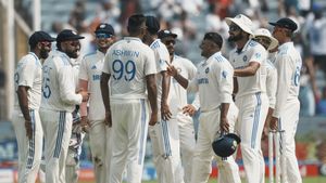 IND vs AUS Test: ರೋಹಿತ್ ಶರ್ಮಾ ಅನುಪಸ್ಥಿತಿಯಲ್ಲಿ ಇನಿಂಗ್ಸ್ ಆರಂಭಿಸುವುದು ಯಾರು? ಒಂದೇ ಸ್ಲಾಟ್‌ಗೆ ಮೂರು ಆಟಗಾರರ ಕಣ್ಣು