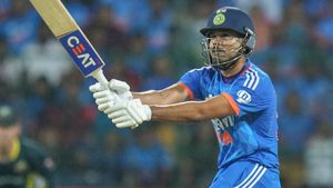 IPL Auction 2025: ಹರಾಜಿಗೂ ಒಂದು ದಿನ ಮುನ್ನ ಶತಕ ಬಾರಿಸಿ, ಫ್ರಾಂಚೈಸಿಗಳ ಗಮನ ಸೆಳೆದ ಚಾಂಪಿಯನ್‌ ಪ್ಲೇಯರ್‌