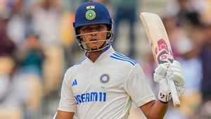 Perth Test ಆಸ್ಟ್ರೇಲಿಯಾ ವಿರುದ್ಧ ಯಶಸ್ವಿ ಜೈಸ್ವಾಲ್ ಸಿಡಿಲಬ್ಬರದ ಶತಕ