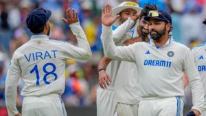 Melbourne Test: ಭಾರತದ ಆಟಗಾರರು ಕಪ್ಪು ಪಟ್ಟಿ ಧರಿಸಿದ್ದು ಏಕೆ?: ಮೊದಲ ಇನಿಂಗ್ಸ್‌ನಲ್ಲಿ ಆಸೀಸ್‌ ಬೃಹತ್ ಮೊತ್ತ