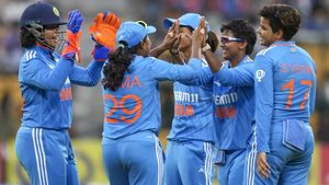 Women Cricket: ಪುರುಷರು ಮಾಡೋಕೆ ಆಗದನ್ನು ಮಹಿಳೆಯರು ಮಾಡಿ ಬಿಟ್ರು