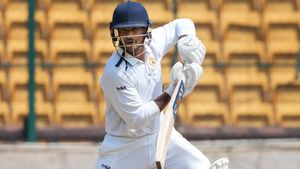 Mayank Agarwal: ಚಿನ್ನಸ್ವಾಮಿಯಲ್ಲಿ ಮಾಯಂಕ್ ಚಿನ್ನದಂಥ ಇನ್ನಿಂಗ್ಸ್