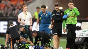 Big Bash League: ಕ್ಯಾಚ್ ಹಿಡಿಯಲು ಹೋಗಿ ಆಟಗಾರರು ಮುಖಾಮುಖಿ; ಆಸ್ಪತ್ರೆಗೆ ದಾಖಲು