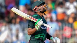 Babar Azam: ಚಾಂಪಿಯನ್ಸ್ ಟ್ರೋಫಿಯಲ್ಲಿ ವಿಶ್ವ ಟೆಸ್ಟ್‌ ಚಾಂಪಿಯನ್ಸ್‌ ರೀತಿ ಬ್ಯಾಟ್ ಮಾಡಿದ ಬಾಬರ್