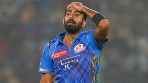 IPL 2025 :ಅಪ್ಪನನ್ನು ಮೈದಾನದಲ್ಲಿ ಹುರಿದುಂಬಿಸಿದ ಅಂಗದ್ ಬುಮ್ರಾ