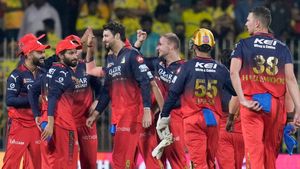 RCB 15 ಕೋಟಿ ರೂ. ಉಳಿಸಿಕೊಳ್ಳಲು 3 ಸ್ಟಾರ್ ಆಟಗಾರರನ್ನು ಬಿಡುಗಡೆ ಮಾಡುವ ಸಾಧ್ಯತೆ!