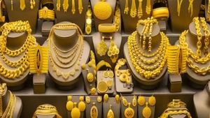 Gold Rate Today: Shock for gold lovers on Friday! Gold price increases by Rs 5,400
