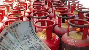Union Budget-LPG Price: Budget day is a big shock for LPG gas users! Huge price hike
