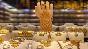 Gold Price Today in Bengaluru 24K Gold Drops 90500 Per 100g Check Latest 22K and 18K Rates