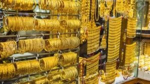 Gold Rate India: Gold skyrocketed at the beginning of the week! Sudden increase of Rs. 22,400