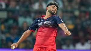 UPSC ಕನಸು ಬಿಟ್ಟು ಕ್ರಿಕೆಟ್‌ ಆಡಿದ ಅಭಿನಂದನ್ ಸಿಂಗ್; ಟ್ಯೂಷನ್ ಹೇಳುತ್ತಿದ್ದ ಯುವಕನ ಕನಸು ನನಸು 