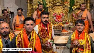 ಸೆಮಿಫೈನಲ್‌ ಪಂದ್ಯಕ್ಕೂ ಮುನ್ನ ವಿನಾಯಕನ ದರ್ಶನ ಪಡೆದ ಟೀಮ್ ಇಂಡಿಯಾ ಆಟಗಾರರು
