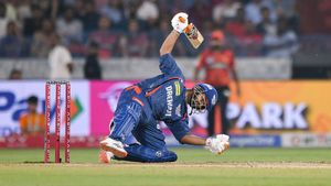 ಯುವರಾಜ್ ಸಿಂಗ್ ಗರಡಿಯಲ್ಲಿ ಬ್ಯಾಟಿಂಗ್ ಆರಂಭಿಸಿದ ರಿಷಭ ಪಂತ್