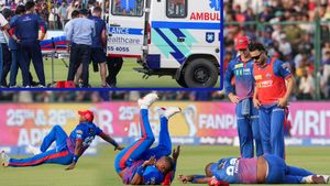 Lungi Ngidi Injury: ಕ್ಯಾಚ್ ಪಡೆಯುವ ಭರದಲ್ಲಿ ಲುಂಗಿ ಎನ್‌ಗಿಡಿ ತಲೆಗೆ ಬಲವಾದ ಪೆಟ್ಟು