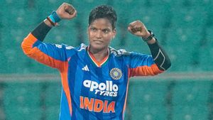 Ind vs Pak Women's T20 World Cup: ದೀಪ್ತಿ ಪಂಚ್‌ಗೆ ಪಾಕ್‌ ಸುಸ್ತು; ಭಾರತ ಗೆಲುವಿನ ಆರಂಭ