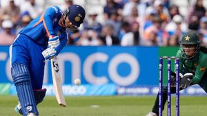 IND W vs PAK W: ಸ್ಮೃತಿ ಮಂಧಾನ ಅರ್ಧಶತಕದ ಸೊಬಗು