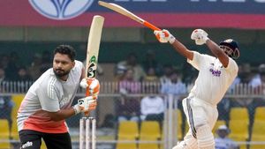 Rishabh Pant: 6 ಸಿಕ್ಸರ್‌ ಬಾರಿಸುತ್ತಲೇ ಟೆಸ್ಟ್‌ ಕ್ರಿಕೆಟ್‌ನಲ್ಲಿ ಇತಿಹಾಸ ಬರೆಯಲಿರುವ ಪಂತ್