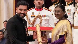 ರೋಹಿತ್ ಶರ್ಮಾಗೆ ದೇಶದ ನಾಲ್ಕನೇ ಅತ್ಯುನ್ನತ ಪದ್ಮಶ್ರೀ ಪ್ರಶಸ್ತಿ ಪ್ರದಾನ