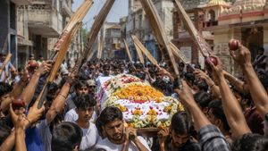 ರೋಹಿತ್‌ ಅಕಾಲಿಕ ನಿಧನ; ಬ್ಯಾಟ್, ಬಾಲ್ ಹಿಡಿದು ನೆಚ್ಚಿನ ಆಟಗಾರನಿಗೆ ಕಣ್ಣೀರಿನ ವಿದಾಯ