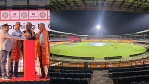 ಎಂ.ಚಿನ್ನಸ್ವಾಮಿ ಕ್ರೀಡಾಂಗಣದಲ್ಲಿ ಅತ್ಯಾಧುನಿಕ ಎಲ್‌ಇಡಿ ಫ್ಲಡ್‌ಲೈಟಿಂಗ್ ವ್ಯವಸ್ಥೆ ಲೋಕಾರ್ಪಣೆ