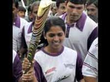 துப்பாக்கிச் சுடுதல்-தேஜஸ்வினி, லஜ்ஜா வெள்ளி வென்றனர்