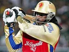 கெய்லின் மின்னல் வேக சதம்... மிரட்டல் பந்து வீச்சில் வென்றது பெங்களூர்!!