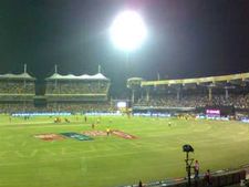 ஹலோ, இந்தப் பக்கம் வரக் கூடாது, போங்க.. ஆதர்டனை விரட்டிய ஈடன் கியூரேட்டர்