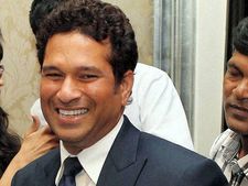 ஓய்வுக்குப் பின் முதல் நாள்... தன் டீயை தானே போட்டு்க் குடித்த சச்சின்!