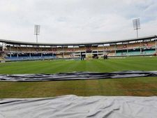 ஐ.பி.எல். இறுதிப் போட்டியை பெங்களூருக்கு திடீரென மாற்றியது ஏன்? மும்பை கிரிக்கெட் சங்கம் போர்க்கொடி!
