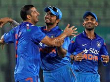 பின்னி பெடலெடுக்க பிடரியில் அடிவாங்கி 58 ரன்களில் சுருண்ட வங்கதேசம்
