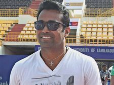 மாஜி மனைவியுடன் சேர்ந்து என்னை கொல்ல பார்க்கிறார்.. கிரிக்கெட் வீரர் மீது லியாண்டர் பயஸ் புகார்