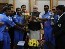 உலகக் கோப்பையை வென்ற பார்வையற்றோர் கிரிக்கெட் அணி.. வரவேற்க மறந்த ரசிகர்கள்.. ஆனால் மோடி கிரேட்!