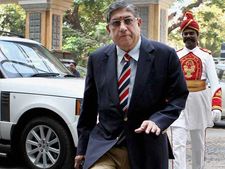 சூப்பர் கிங்ஸ் அணியின் பங்குகளை விற்கும் சீனிவாசன்!: மீண்டும் பிசிசிஐ தலைவர் பதவிக்கு போட்டி