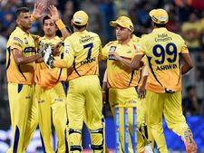 ரூ.5 லட்சம் இருக்குதா? அப்போ சிஎஸ்கே டீம் உங்களுக்குதான்!
