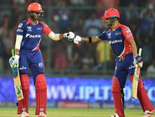 அலை அலையான தோல்விகளுக்கு மத்தியில் ஒரு ஆறுதல் வெற்றி.. சந்தோஷத்தில் டெல்லி!