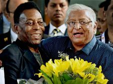 கொல்கத்தாவில் பீலே... ஆரவார வரவேற்பு!