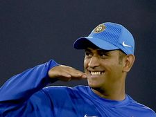 புனே கேப்டன் டோணி.. ஓகே.. அப்ப ராஜ்கோட்டுக்கு யாரு?