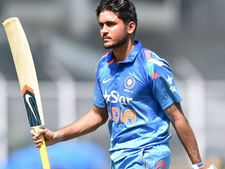 மனிஷ் பாண்டே டைமிங் சதத்தால், 5வது போட்டியில் ஆஸி.யை வீழ்த்தியது இந்தியா!
