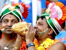 டி20 உலக கோப்பையில் இன்று இந்தியா-பாக். மோதல்.. மதவேறுபாடின்றி ரசிகர்கள் பிரார்த்தனை