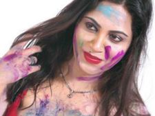 உலக கோப்பையை ஜெயிக்காவிட்டால் டோணி, கோஹ்லி, ரெய்னாவை ரேப் செய்வேன்: நடிகை மிரட்டல்