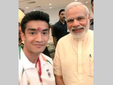இந்தியா சார்பில் ஒலிம்பிக்கில் பங்கேற்க உள்ள வீரர்களை நேரில் சந்தித்து மோடி வாழ்த்து