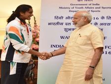ஒலிம்பிக் பேட்மிண்டனில் சிந்து வெற்றி.. மோடி, பிரணாப் வாழ்த்து !