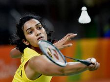 பி.வி சிந்து கோ பார் கோல்டு... டுவிட்டரில் குவியும் வாழ்த்துக்கள்