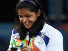 தூங்கிக் கொண்டிருந்த இந்தியர்களைத் தட்டி எழுப்பிய 