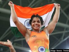 டெல்லி திரும்பினார் 'வெண்கல வீராங்கனை' சாக்ஷி மாலிக்.. விமான நிலையத்தில் உற்சாக வரவேற்பு
